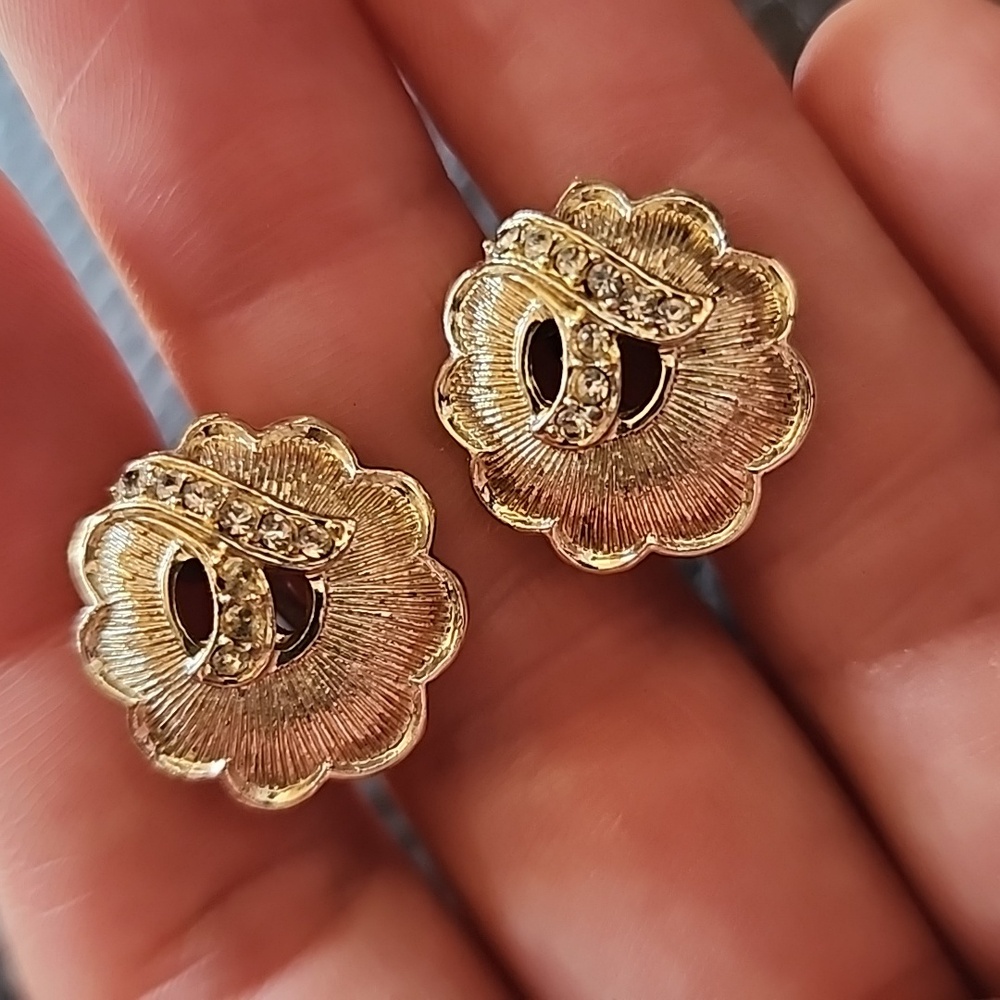 VTG Longcraft Gold Floral Screw-Back Earrings